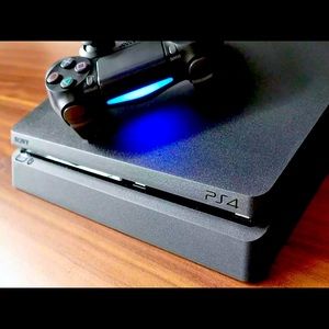 Sony PS4 WITH TWO CONTROLLERS AND 2k22